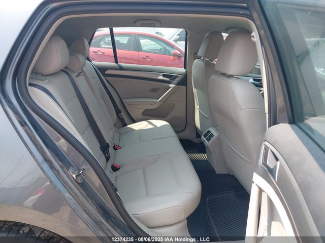 3VW2A7AU7FM033046 Volkswagen 2015