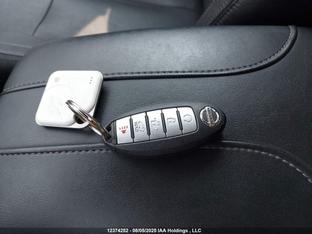 5N1AT2MV6HC847141 Nissan Rogue