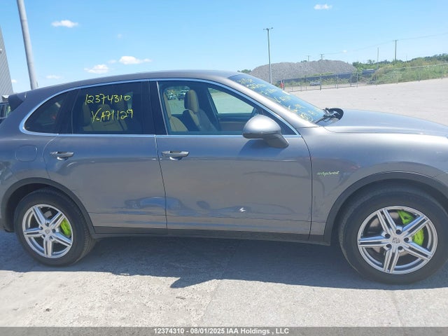 Porsche Cayenne 2017 WP1AE2A24HLA71129 Image 13