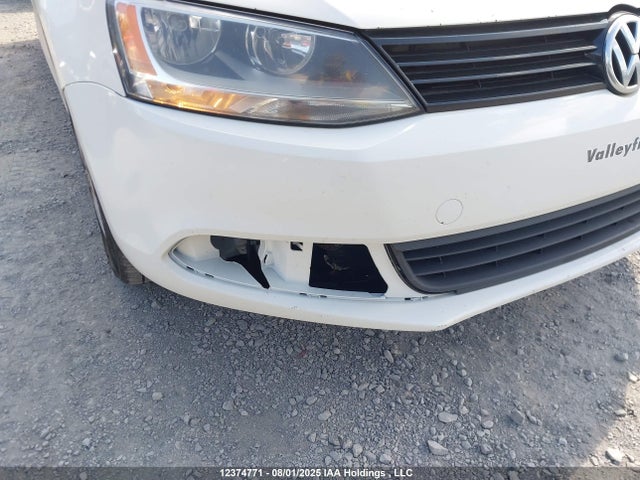 3VW1K7AJ2EM410220 Volkswagen Jetta