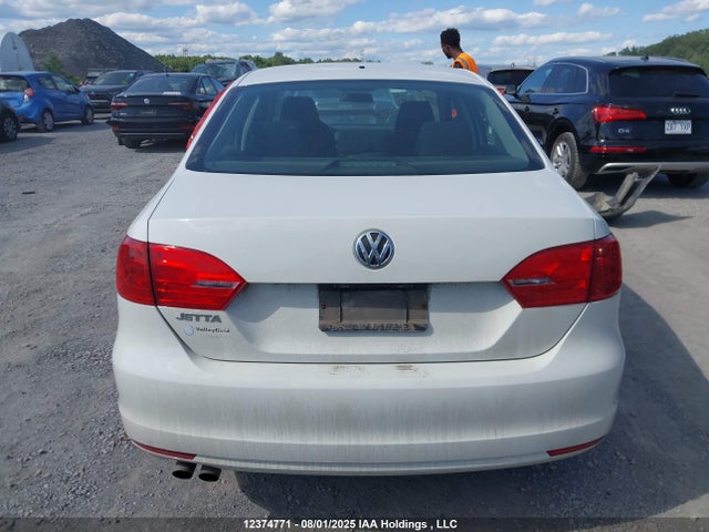 3VW1K7AJ2EM410220 Volkswagen Jetta