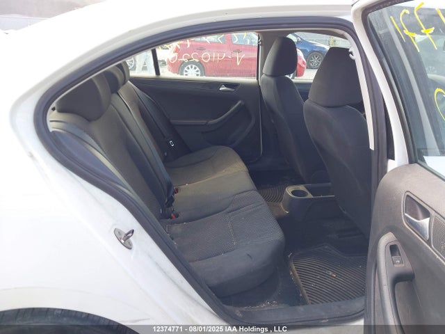 3VW1K7AJ2EM410220 Volkswagen Jetta