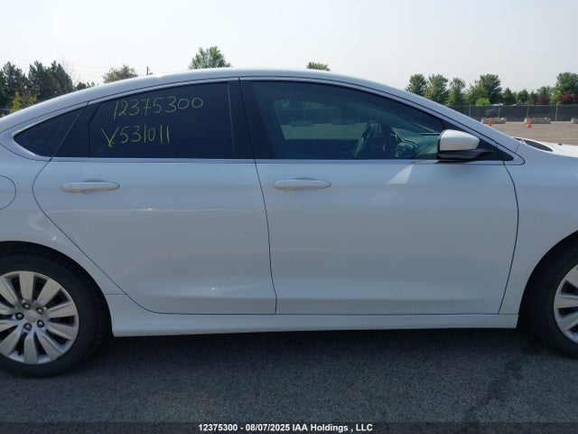 1C3CCCFB8FN531011 Chrysler 2015