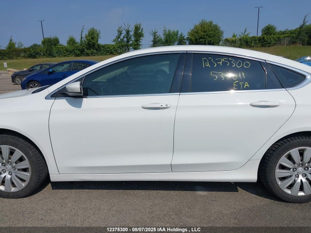 1C3CCCFB8FN531011 Chrysler 2015