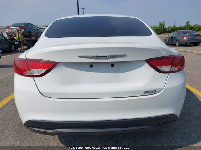 1C3CCCFB8FN531011 Chrysler 2015