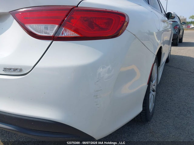 1C3CCCFB8FN531011 Chrysler 2015