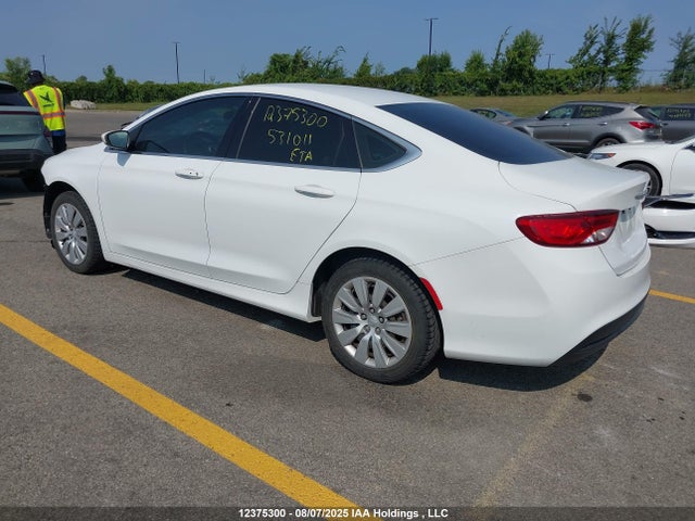 1C3CCCFB8FN531011 Chrysler 2015