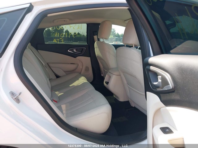 1C3CCCFB8FN531011 Chrysler 2015