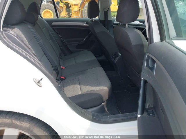 3VW217AU0FM020204 Volkswagen 2015