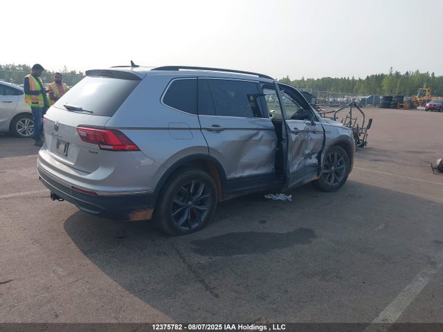 3VV2B7AX7NM157392 Volkswagen Tiguan