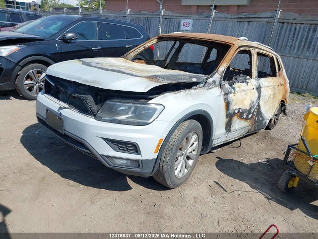 Volkswagen Tiguan 2018 3VV0B7AX7JM007560 Image 2