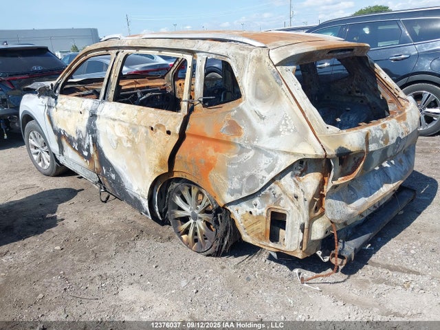 Volkswagen Tiguan 2018 3VV0B7AX7JM007560 Image 3