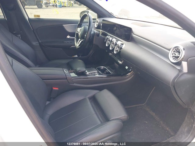 W1K3G4FB5MJ316458 Mercedes-Benz m260