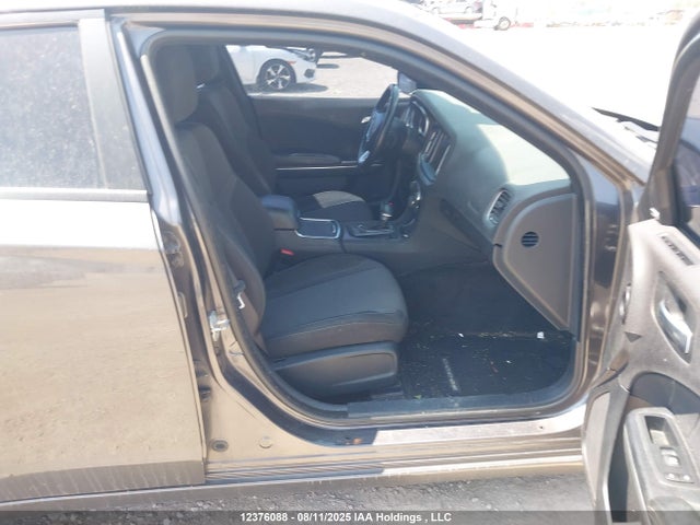 2C3CDXHG4GH120647 Dodge 2016
