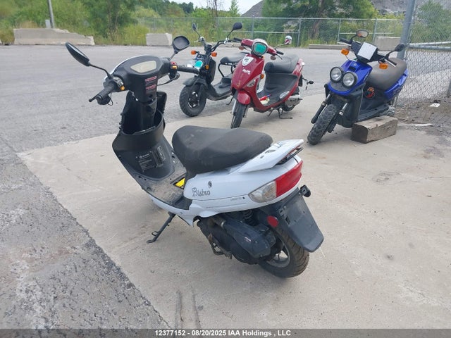 LLPVGBAK7N1101140 Scooter Scooter