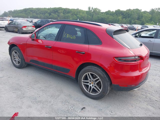 Porsche Macan 2018 WP1AA2A52JLB11607 Image 3