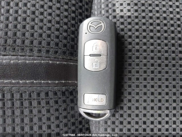 JM1BN1L78H1123138 Mazda pe