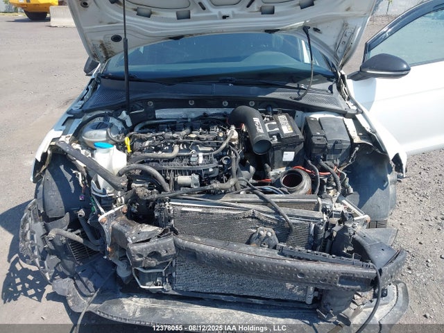 WVWUF7AU2GW224257 Volkswagen 2.0t
