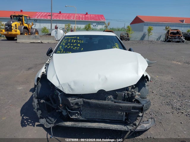 WVWUF7AU2GW224257 Volkswagen 2.0t