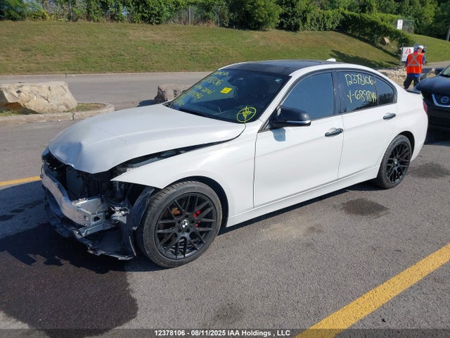 BMW 320i 2016 WBA8A3C53GK689844 Image 2