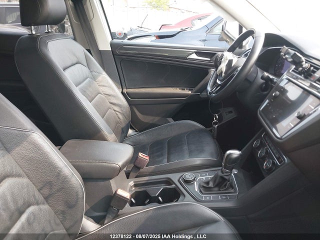 3VV4B7AXXJM095585 Volkswagen Tiguan