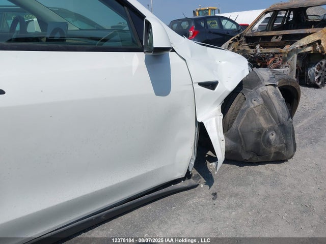 7SAYGDEF3NF415313 Tesla Model Y