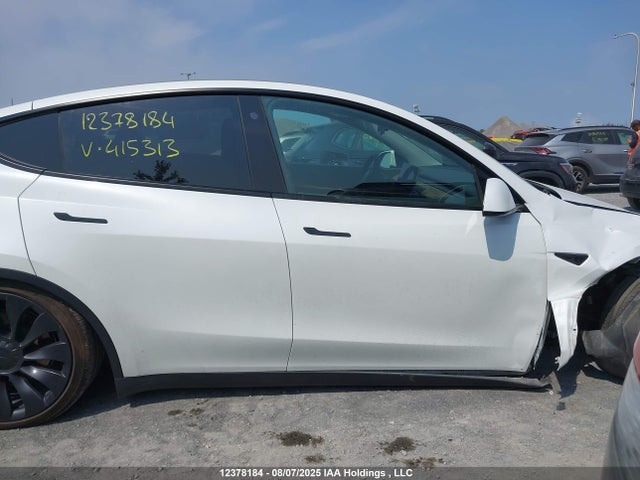 7SAYGDEF3NF415313 Tesla Model Y