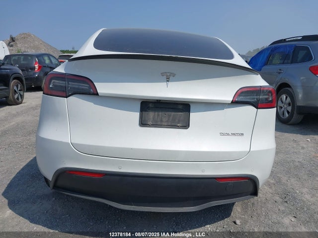 7SAYGDEF3NF415313 Tesla Model Y