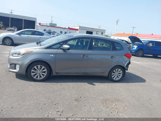 12378288 :رقم المزاد ، KNAHT8A38F7122328 vin ، 2015 Kia Rondo مزاد بيع