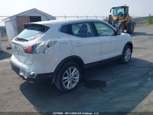 JN1BJ1CP3JW104729 Nissan 2018