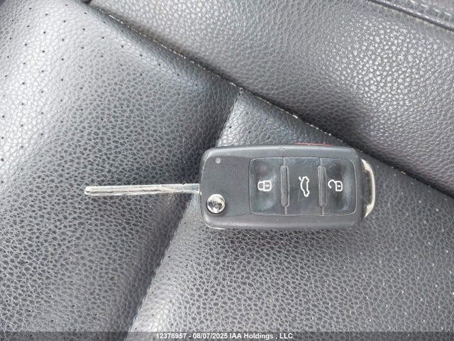WVGJV7AX1FW503225 Volkswagen 2015