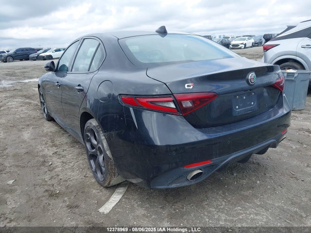 Alfa Romeo giulia (952) 2017 ZARFAEEN1H7550745 Image 3