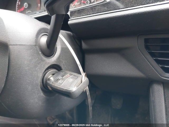 3VWN57BU6MM029857 Volkswagen tsi