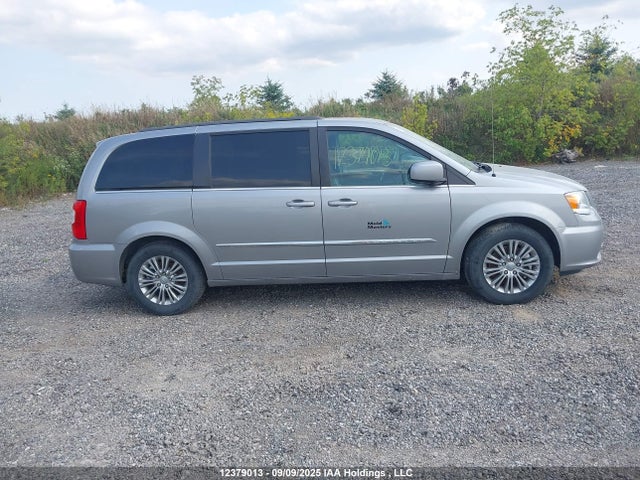 2C4RC1CG2GR206966 Chrysler Town and Country