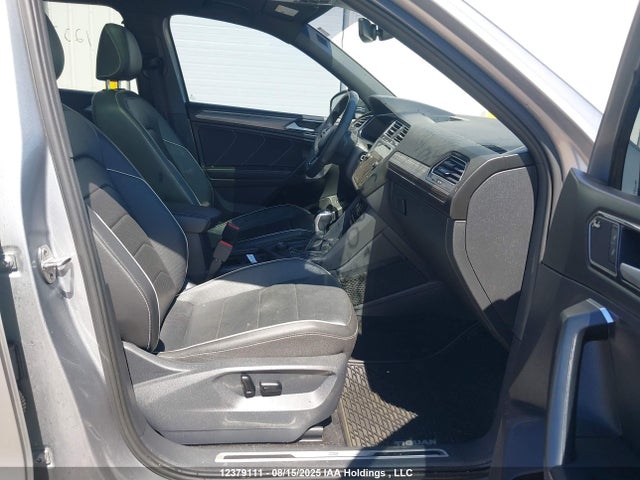 3VV4B7AX2NM063378 Volkswagen Tiguan