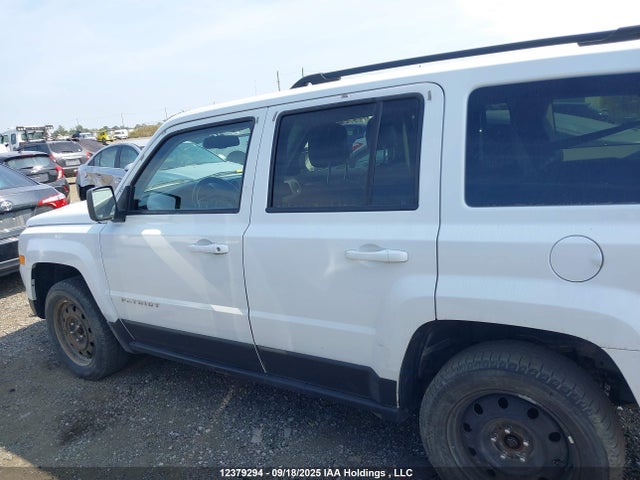 Jeep 2015 2015 1C4NJRAB4FD257509 Image 14