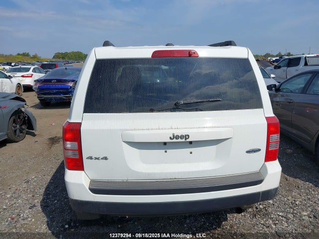 Jeep 2015 2015 1C4NJRAB4FD257509 Image 16