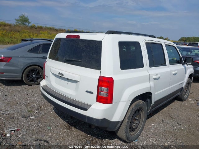 Jeep 2015 2015 1C4NJRAB4FD257509 Image 4