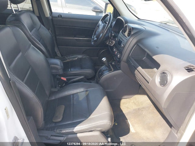 Jeep 2015 2015 1C4NJRAB4FD257509 Image 5