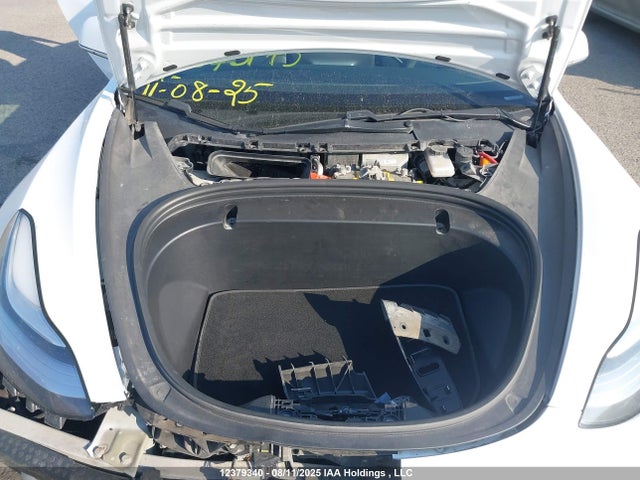 5YJ3E1EB9LF643175 Tesla MODEL 3