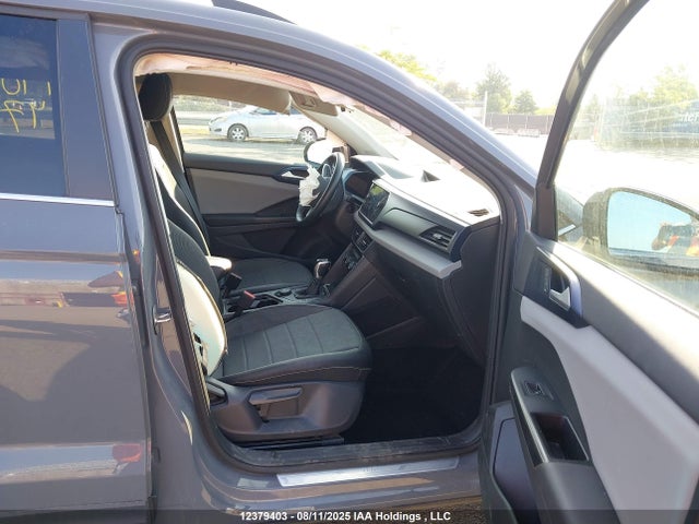 3VVLX7B28NM061747 Volkswagen tsi