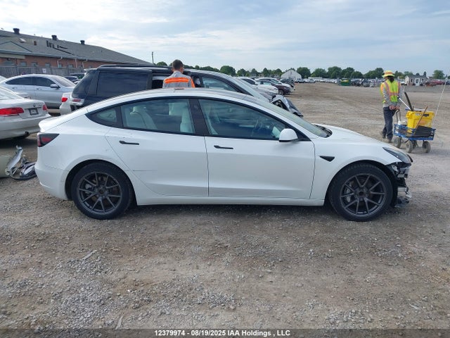 5YJ3E1EA5NF328657 Tesla MODEL 3