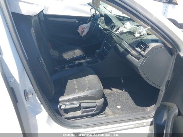1VWBV7A3XFC049979 Volkswagen Passat