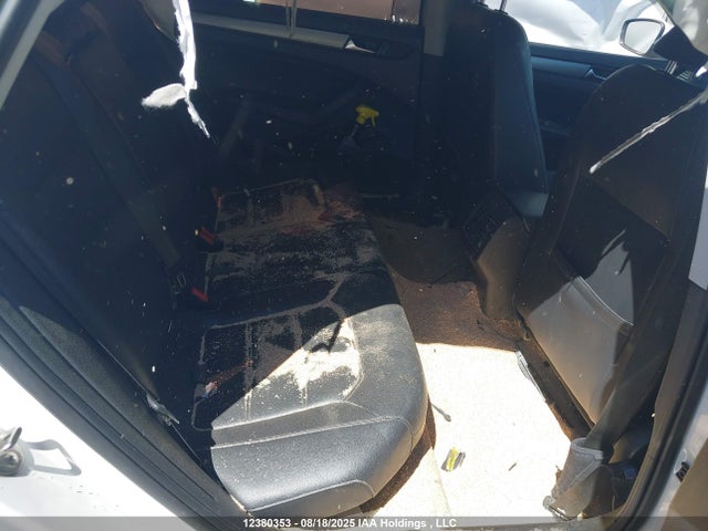 1VWBV7A3XFC049979 Volkswagen Passat