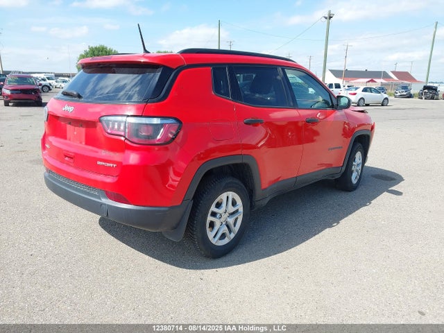 3C4NJDABXJT209941 Jeep 2018