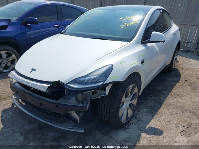 Tesla Model Y 2022 7SAYGDEE4NF424786 Image 2