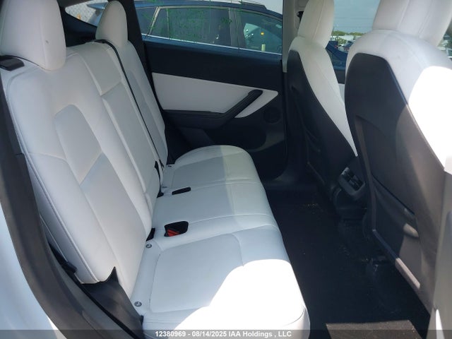Tesla Model Y 2022 7SAYGDEE4NF424786 Image 8
