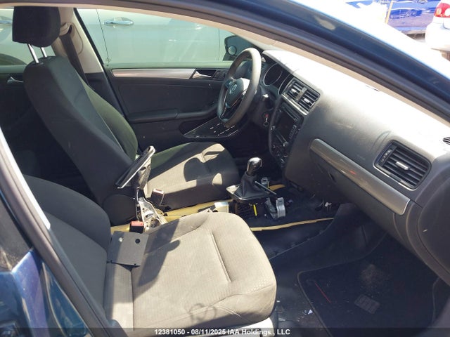 3VW2K7AJ0FM425238 Volkswagen 2015