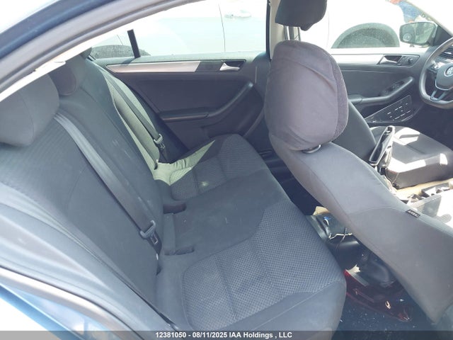 3VW2K7AJ0FM425238 Volkswagen 2015