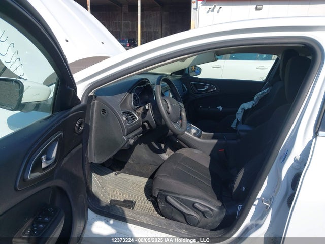 1C3CCCFB7GN187625 Chrysler 200